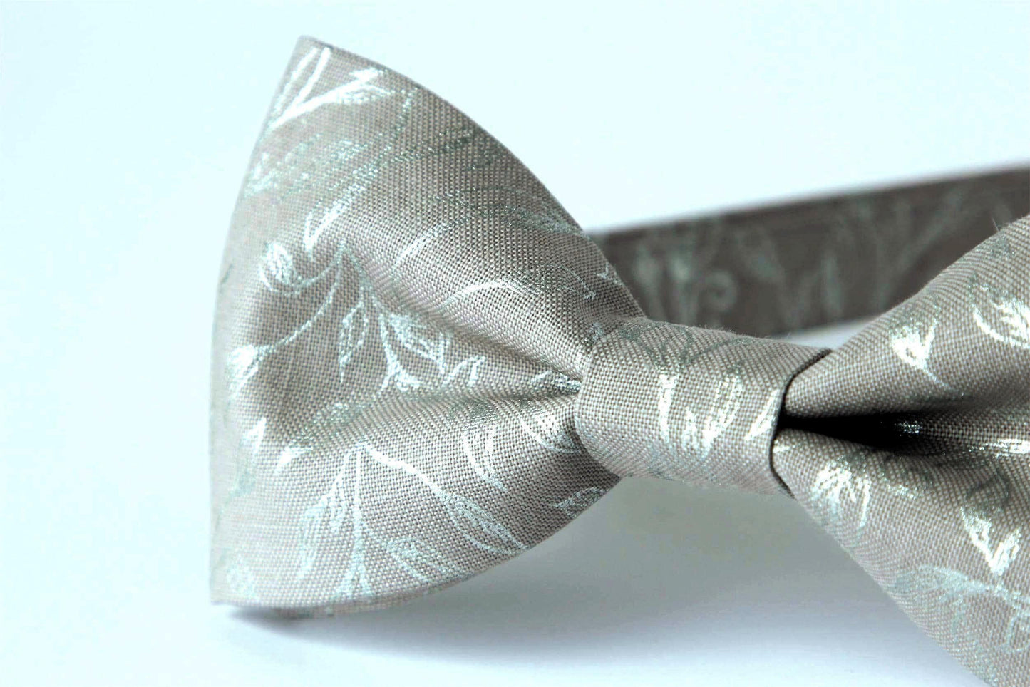 Grey floral bow tie for men and boys, silver metallic flowers bowtie, wedding groomsmen bow tie, pocket square, gift for him