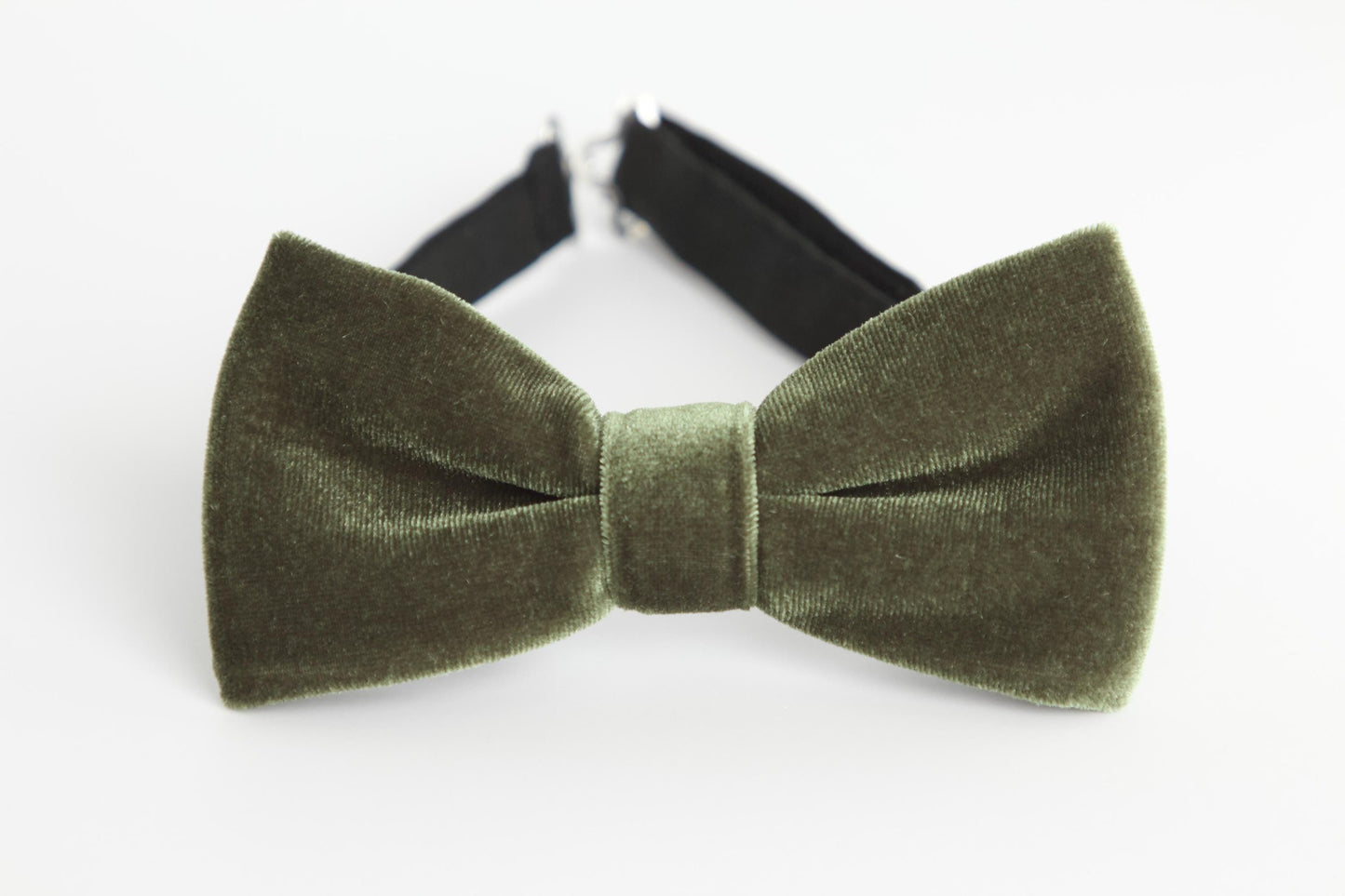 Olive green velvet bow tie for men and boys, wedding green bow tie, groom bow tie, olive men’s bow tie, pocket square