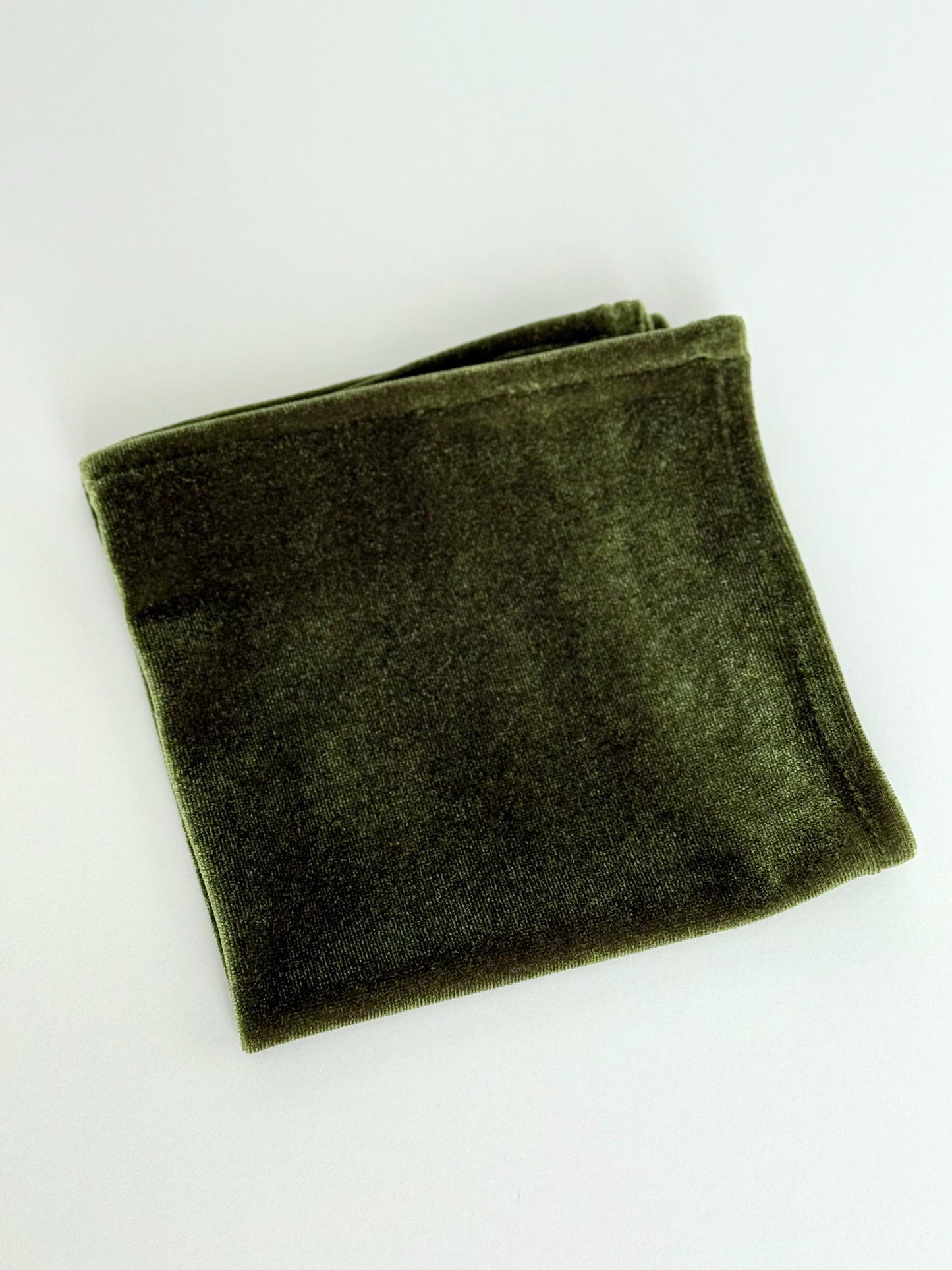 Olive green velvet bow tie for men and boys, wedding green bow tie, groom bow tie, olive men’s bow tie, pocket square
