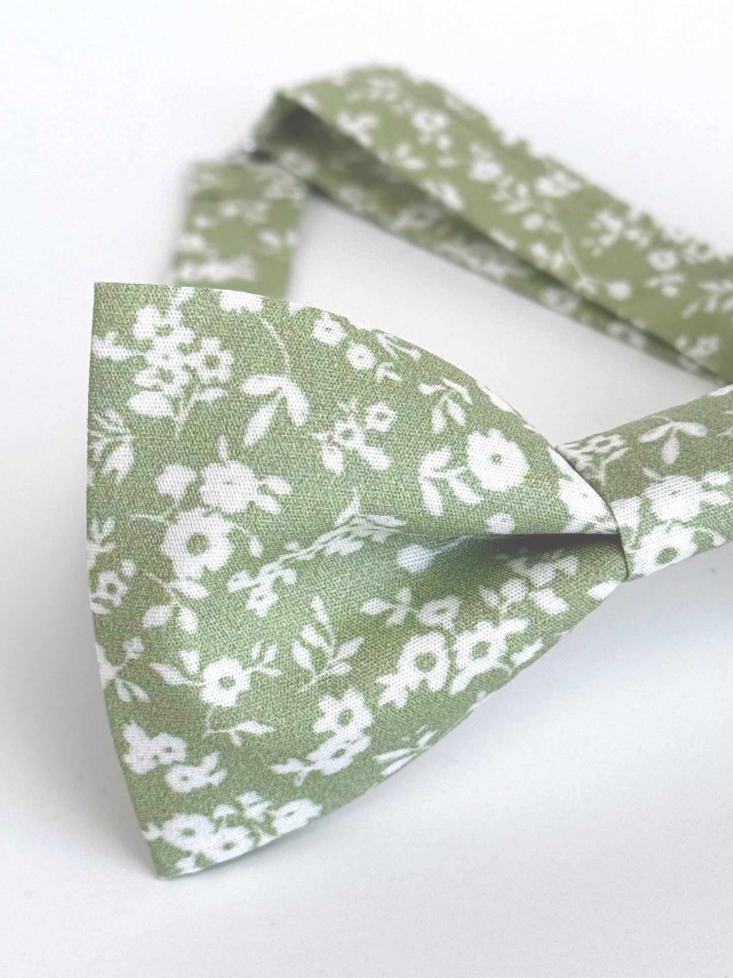Sage green floral necktie, greenery bow tie for men and boys, pocket square, rustic wedding attire, groom long tie, groomsmen skinny tie