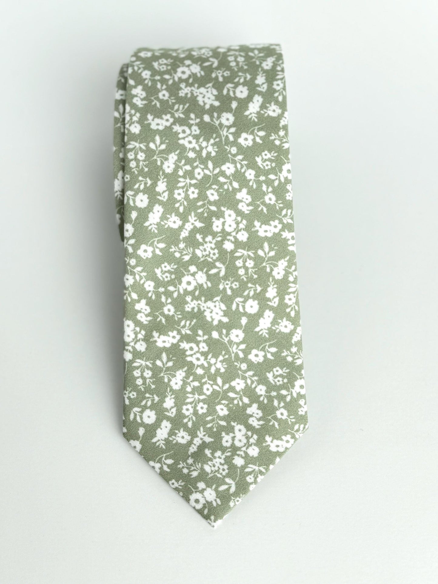 Sage green floral necktie, greenery bow tie for men and boys, pocket square, rustic wedding attire, groom long tie, groomsmen skinny tie