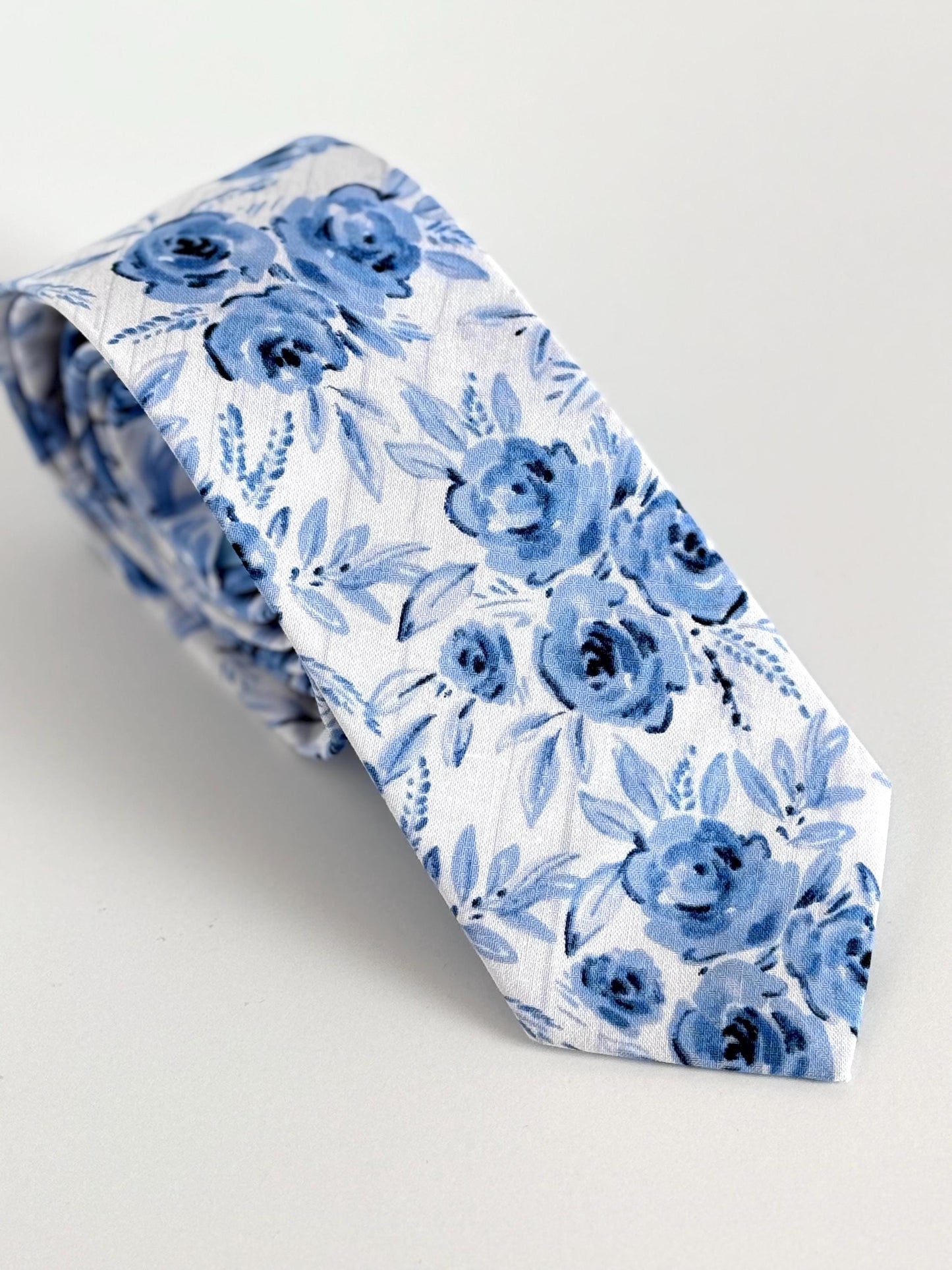 White Blue Floral necktie, skinny tie for men, wedding grooms floral long tie, blue flowers necktie, groomsmen necktie, bow tie