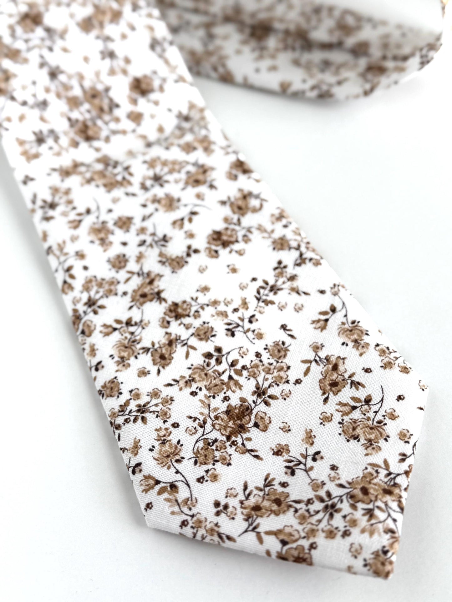 Brown floral tie for men, tan floral necktie, wedding tie for grooms, groomsmen skinny tie, floral regular tie, rustic wedding