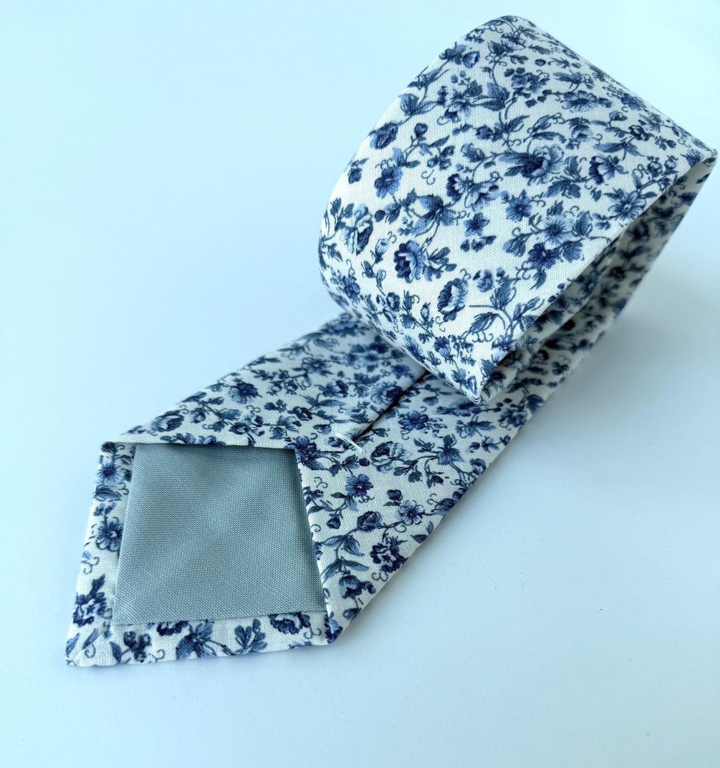 Blue floral necktie for men and boys, wedding dusty blue floral bow tie, pocket square, regular tie, skinny tie for grooms, groomsmen,