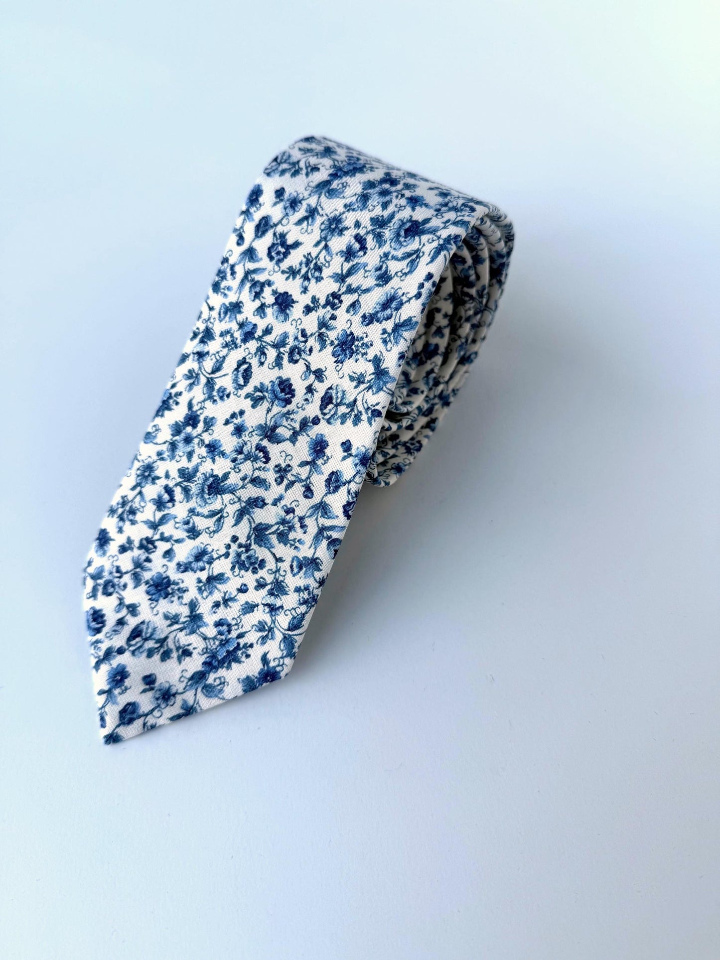 Blue floral necktie for men and boys, wedding dusty blue floral bow tie, pocket square, regular tie, skinny tie for grooms, groomsmen,