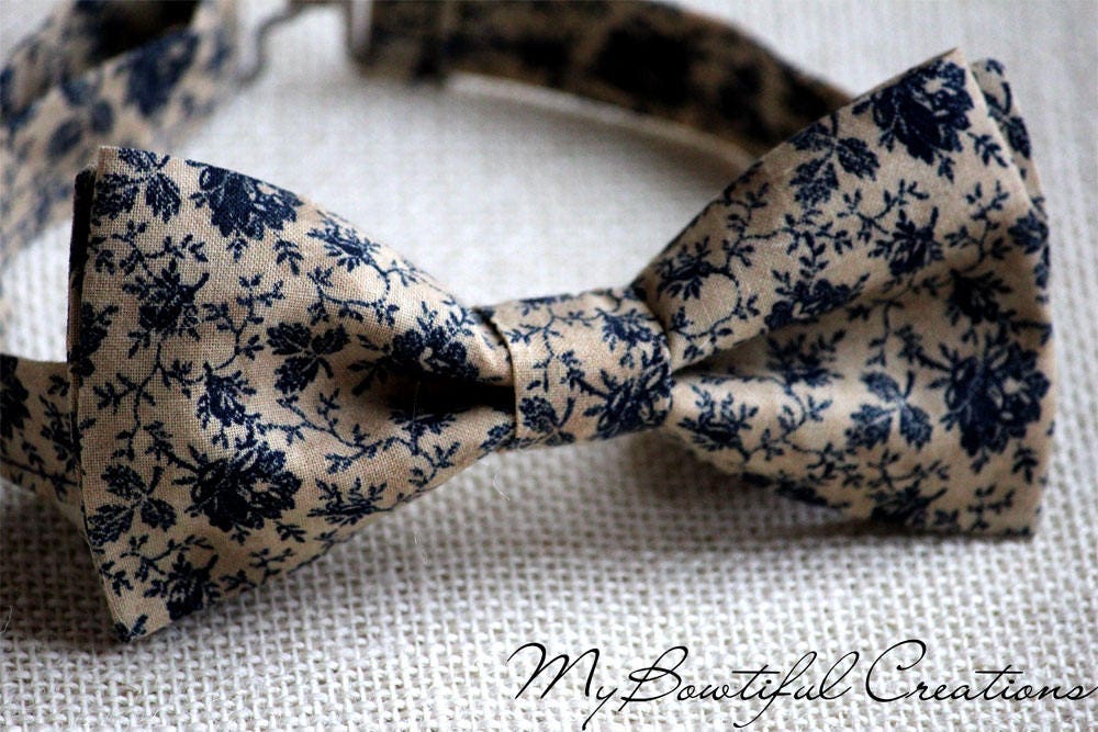 Navy blue bow tie, Tan navy floral bow tie, Mens Floral Tan Beige and Navy Blue Bowtie, Wedding bow tie,navy groomsmen bow tie, beige bowtie