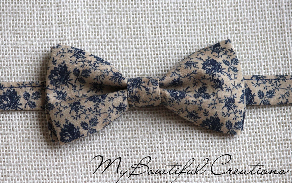 Navy blue bow tie, Tan navy floral bow tie, Mens Floral Tan Beige and Navy Blue Bowtie, Wedding bow tie,navy groomsmen bow tie, beige bowtie