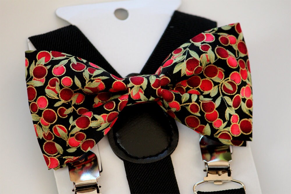 Christmas bow tie and suspenders for boys, black and red bow tie and suspenders, holly berries bow tie, black suspenders, Christmas outfit