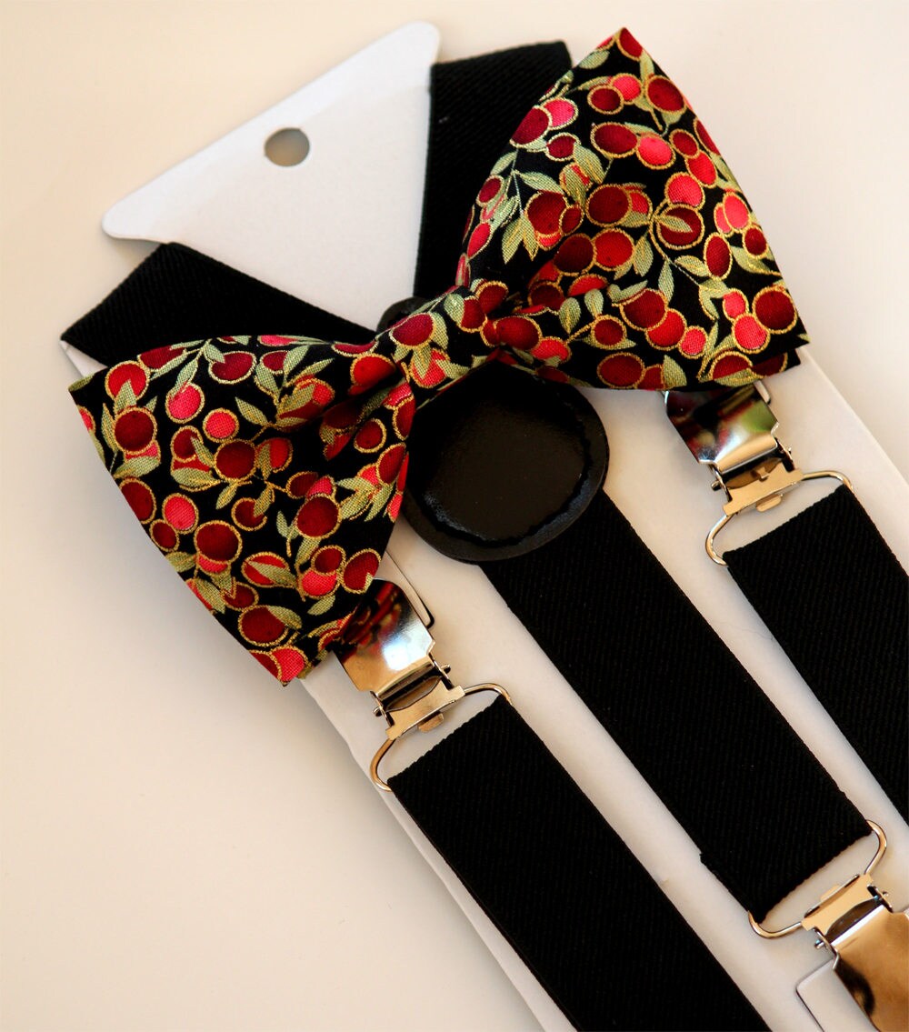 Christmas bow tie and suspenders for boys, black and red bow tie and suspenders, holly berries bow tie, black suspenders, Christmas outfit