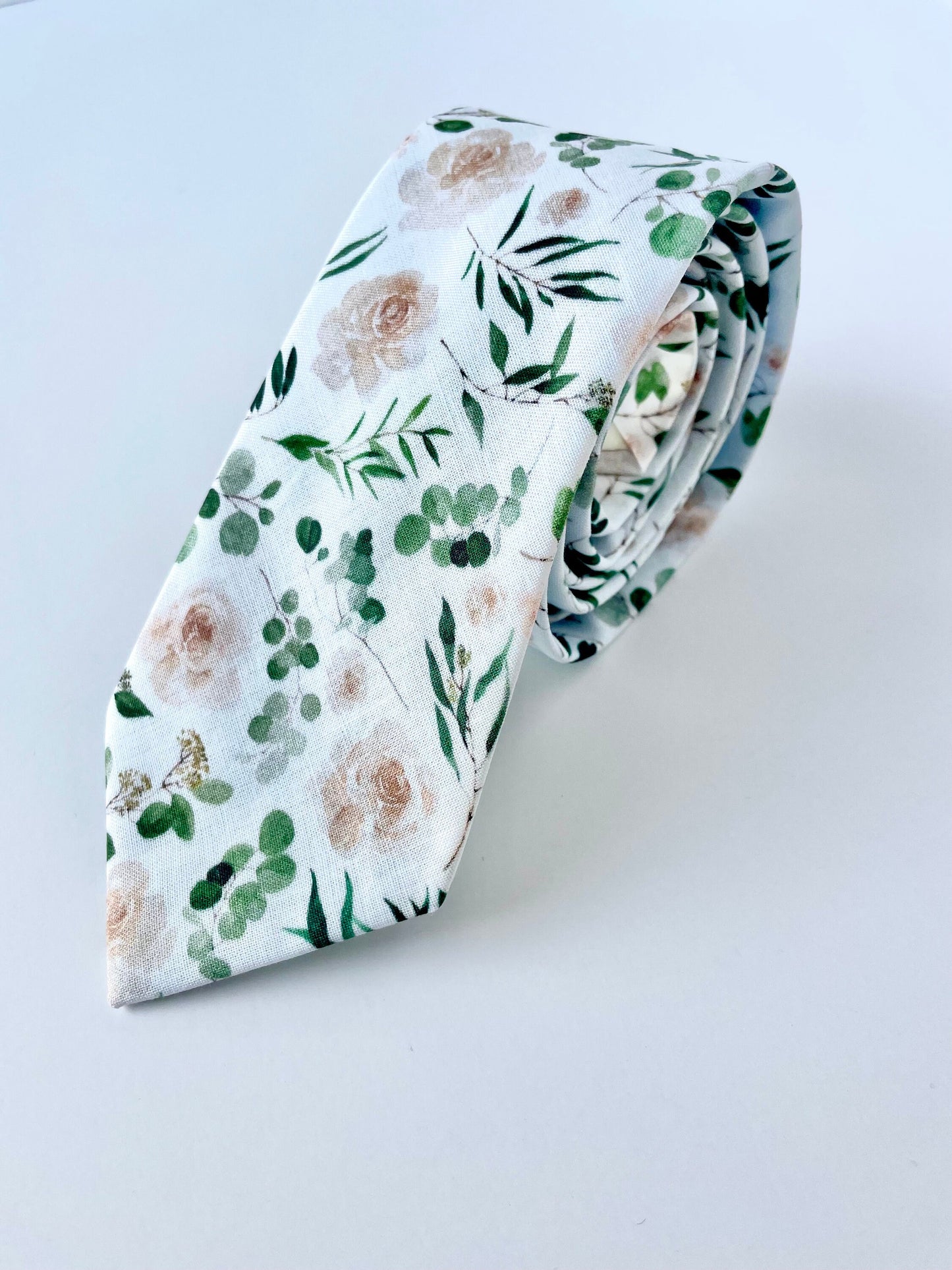 Eucalyptus and roses bow tie, mens floral bow tie, greenery bowtie, rustic wedding bow tie, groomsmen floral bow tie, sage leafy bow tie