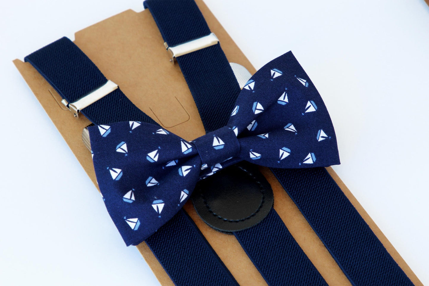 Navy sail boats bow tie, navy blue bowtie for men and boys, boats bow tie, vacation, summer bow tie, nautical bow tie, beach bow tie