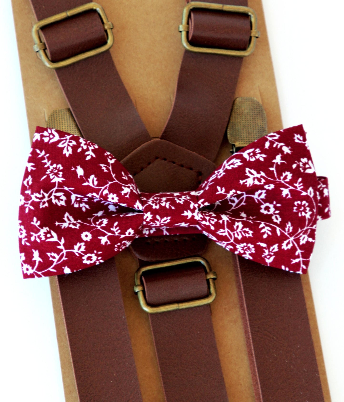 Burgundy floral bow tie for men and boys, brown suspenders, wine suspenders, wedding outfit, groomsmen wine bow tie, merlot bowtie, ringboy