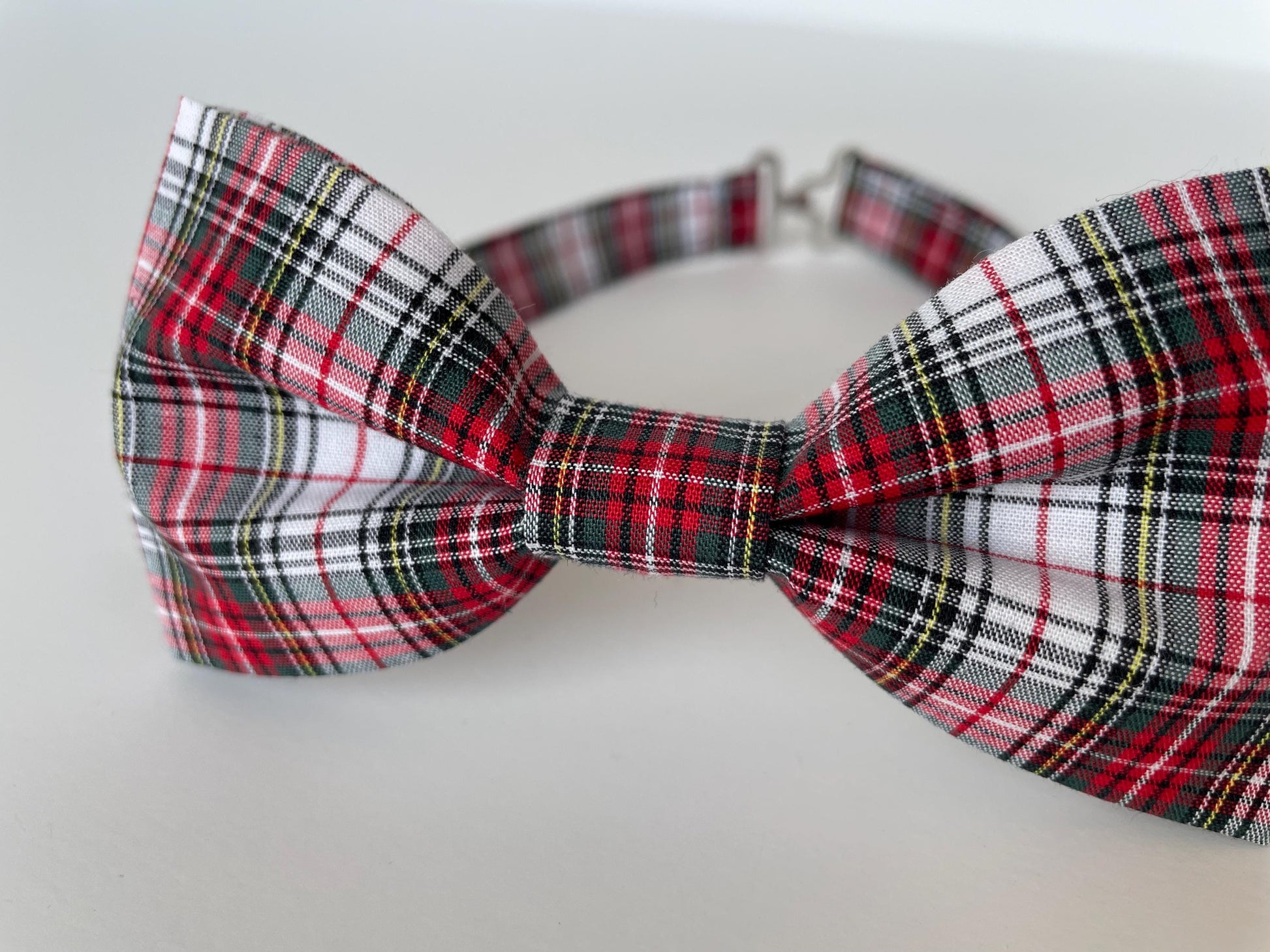 Christmas plaid bow tie for men and boys, Christmas gift, Gift for him, Holiday Outfit, Stocking stuffers, Holiday bowtie, red plaid bow tie