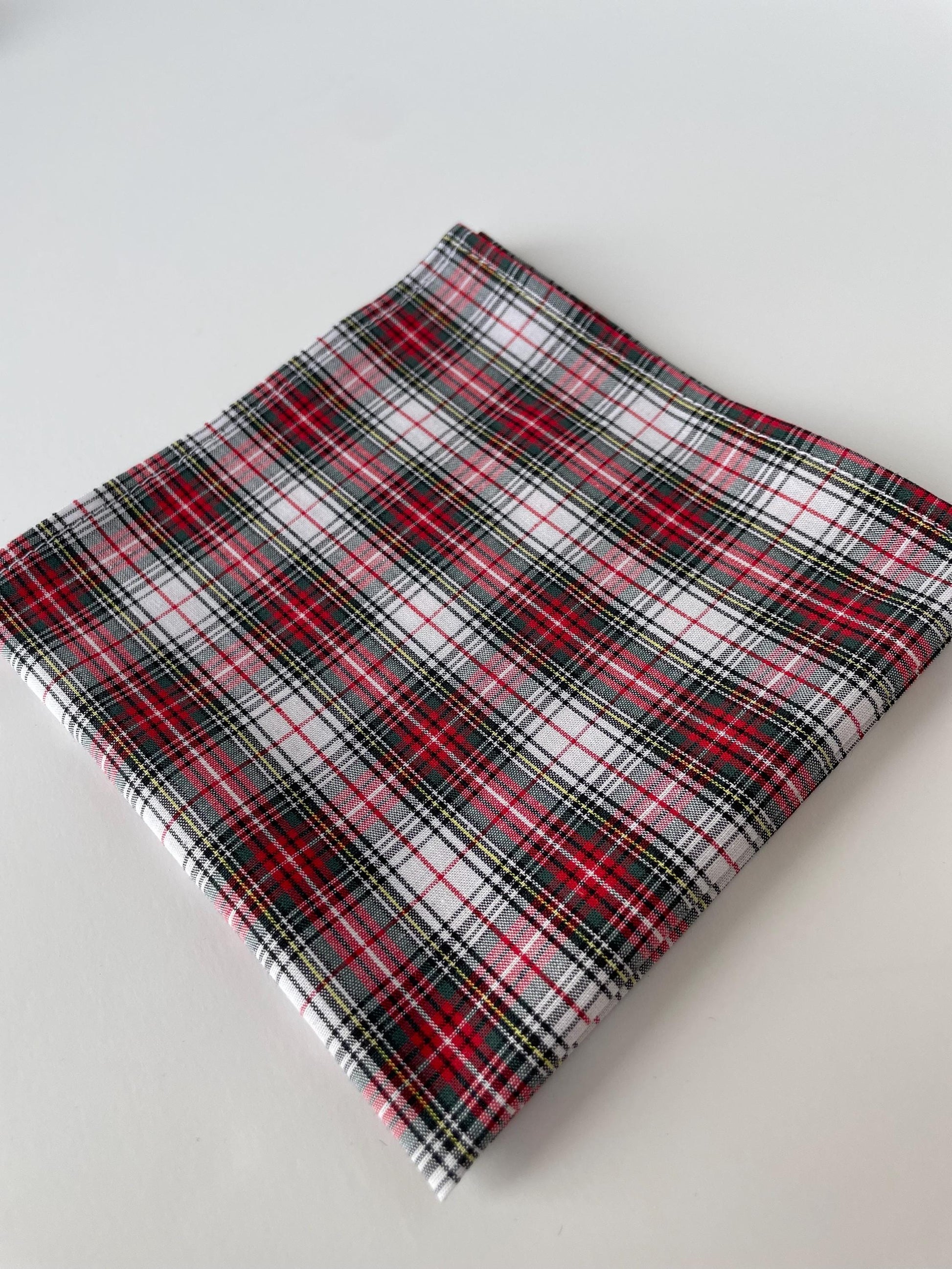 Christmas plaid bow tie for men and boys, Christmas gift, Gift for him, Holiday Outfit, Stocking stuffers, Holiday bowtie, red plaid bow tie