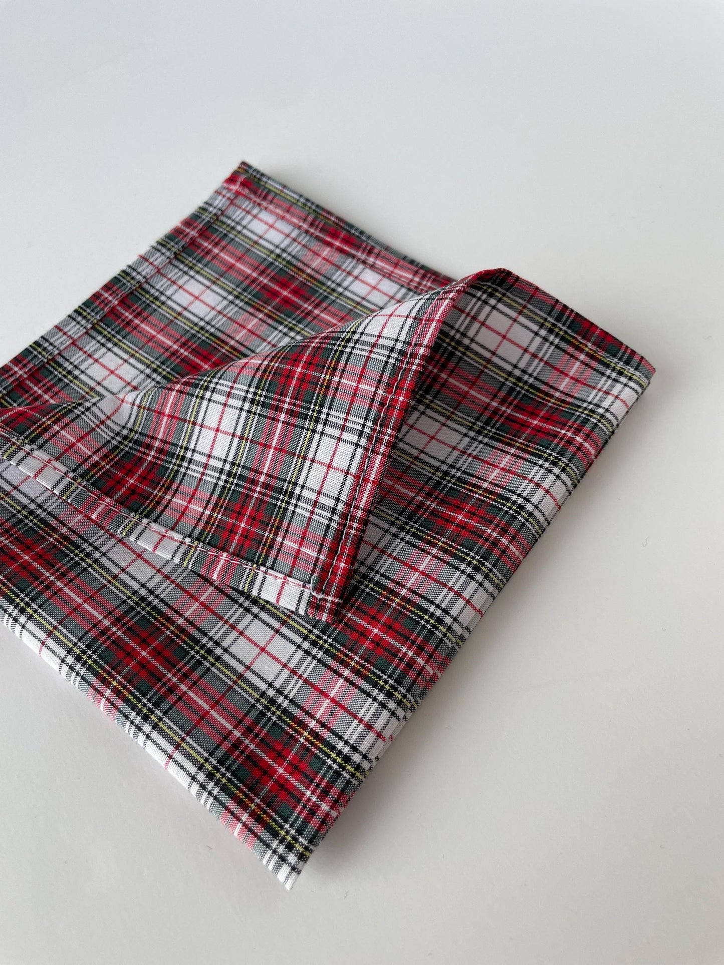 Christmas plaid bow tie for men and boys, Christmas gift, Gift for him, Holiday Outfit, Stocking stuffers, Holiday bowtie, red plaid bow tie