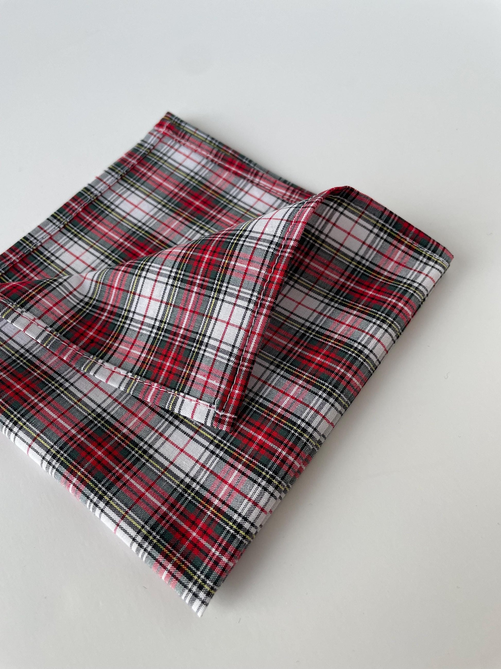 Christmas plaid bow tie for men and boys, Christmas gift, Gift for him, Holiday Outfit, Stocking stuffers, Holiday bowtie, red plaid bow tie