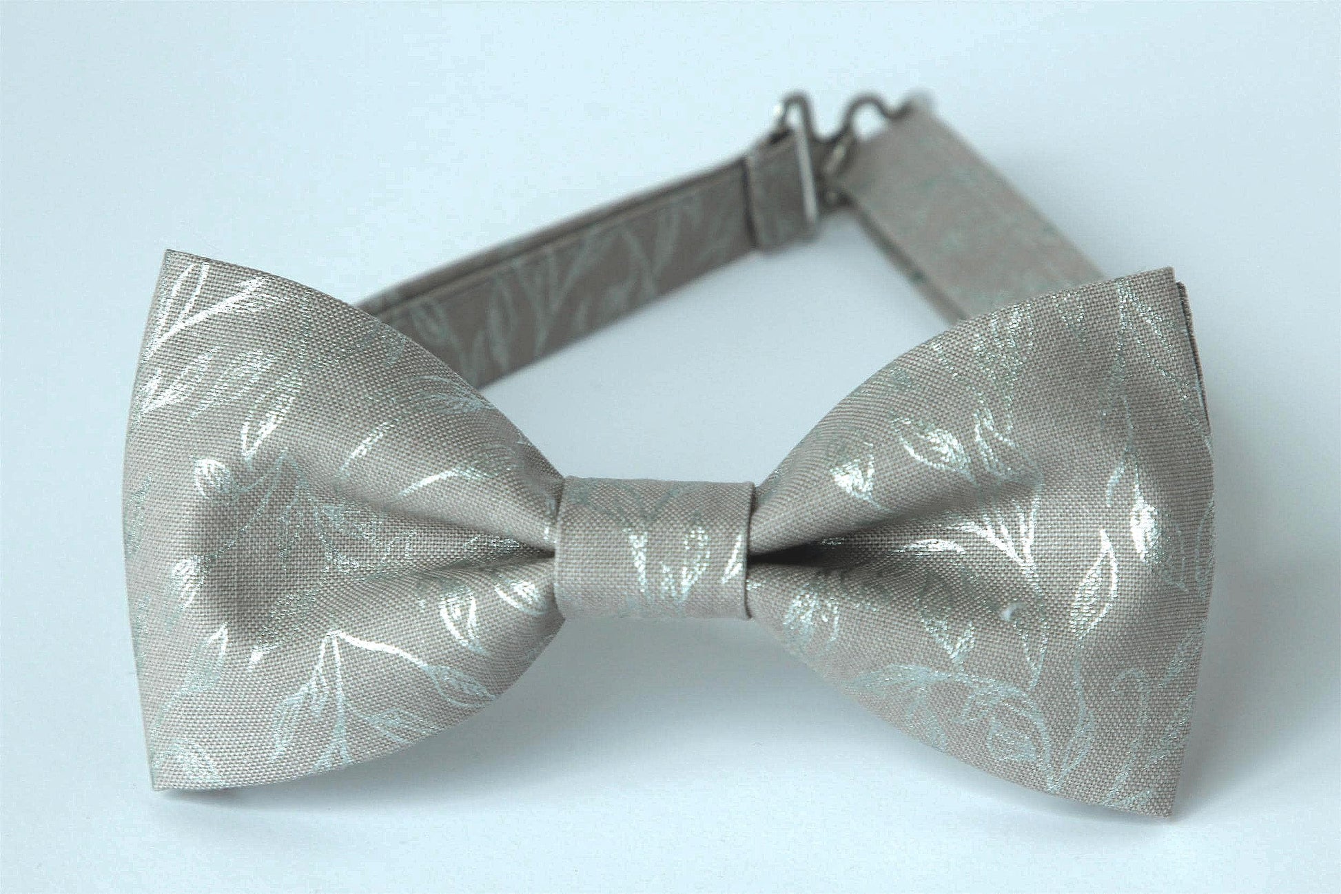 Grey floral bow tie for men and boys, silver metallic flowers bowtie, wedding groomsmen bow tie, pocket square, gift for him