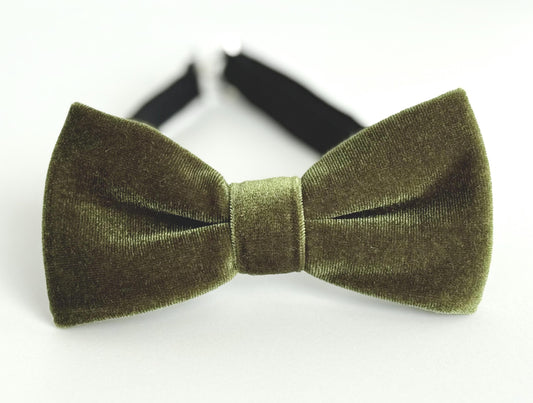 Olive green velvet bow tie for men and boys, wedding green bow tie, groom bow tie, olive men’s bow tie, pocket square