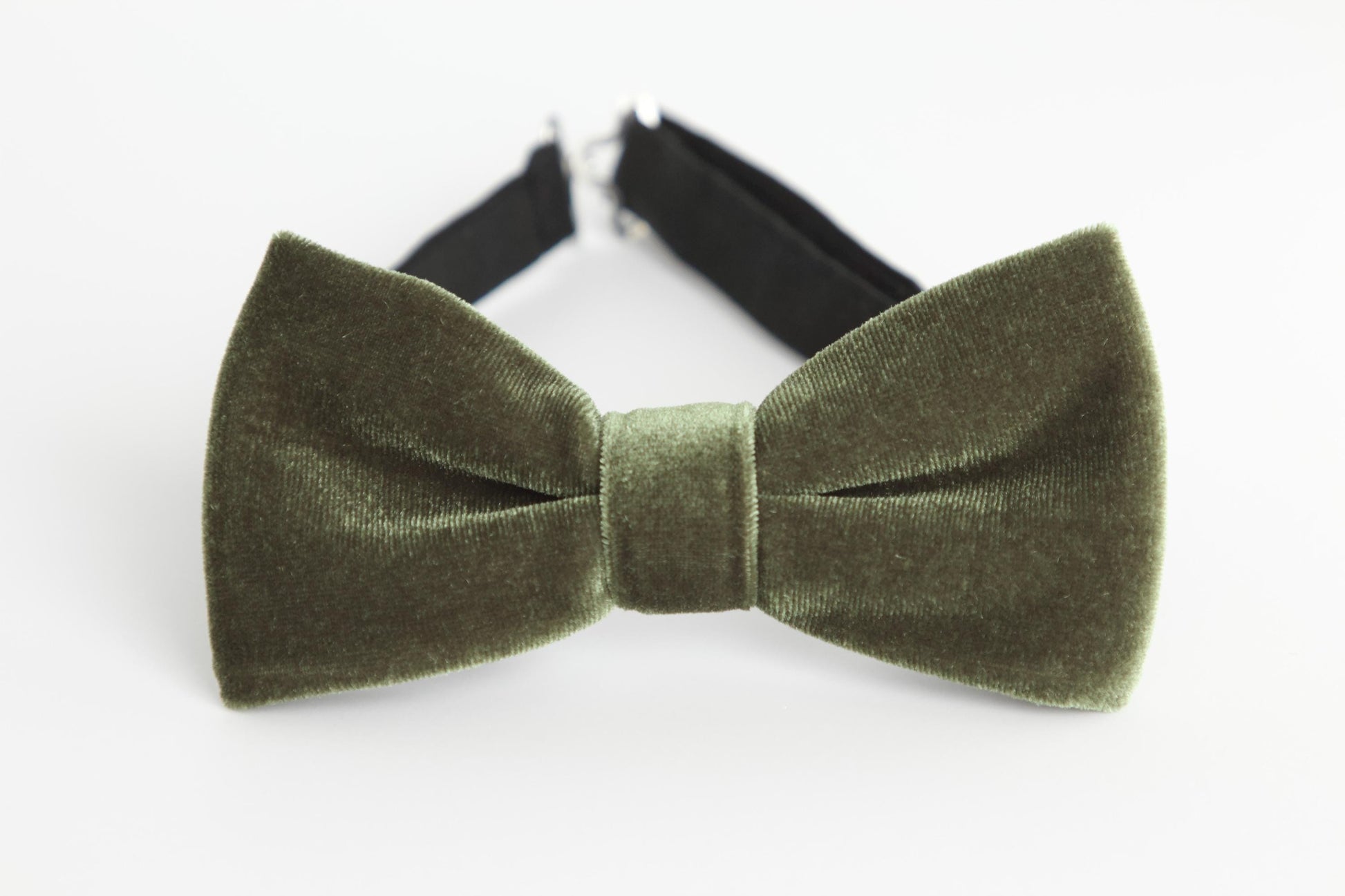 Olive green velvet bow tie for men and boys, wedding green bow tie, groom bow tie, olive men’s bow tie, pocket square