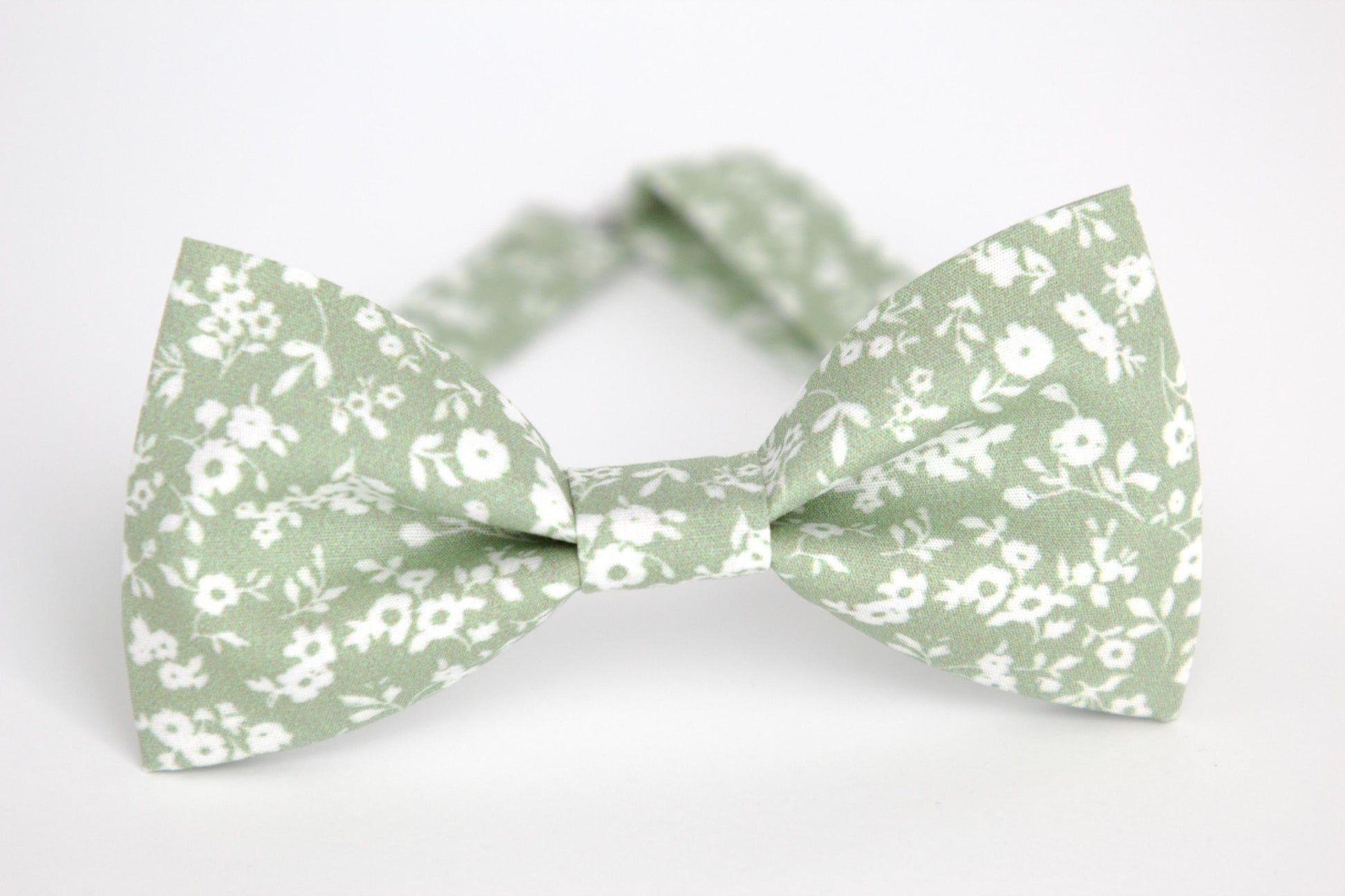 Sage green floral necktie, greenery bow tie for men and boys, pocket square, rustic wedding attire, groom long tie, groomsmen skinny tie