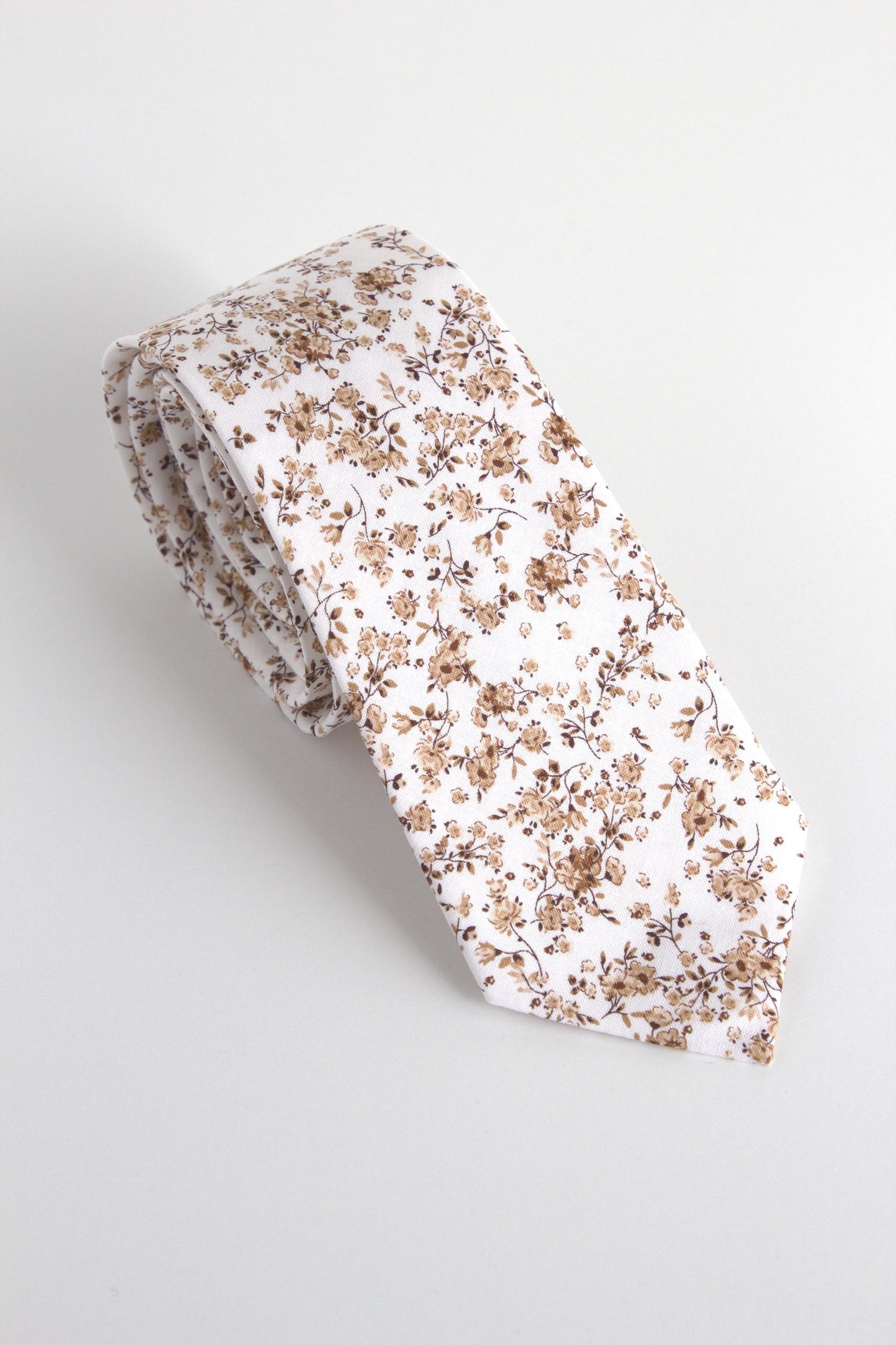 Brown floral tie for men, tan floral necktie, wedding tie for grooms, groomsmen skinny tie, floral regular tie, rustic wedding