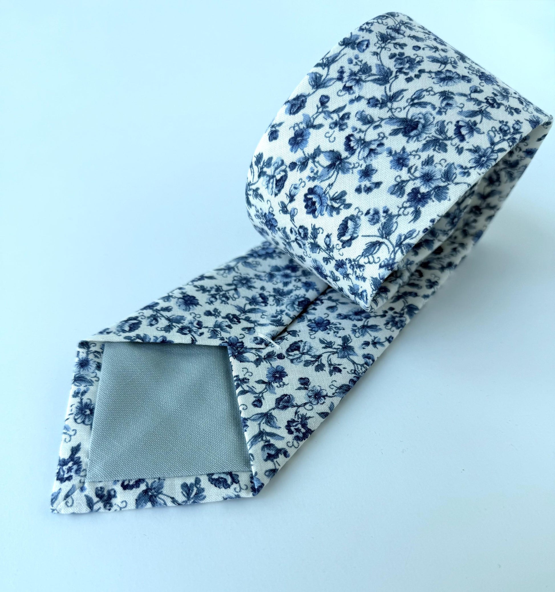 Blue floral necktie for men and boys, wedding dusty blue floral bow tie, pocket square, regular tie, skinny tie for grooms, groomsmen,