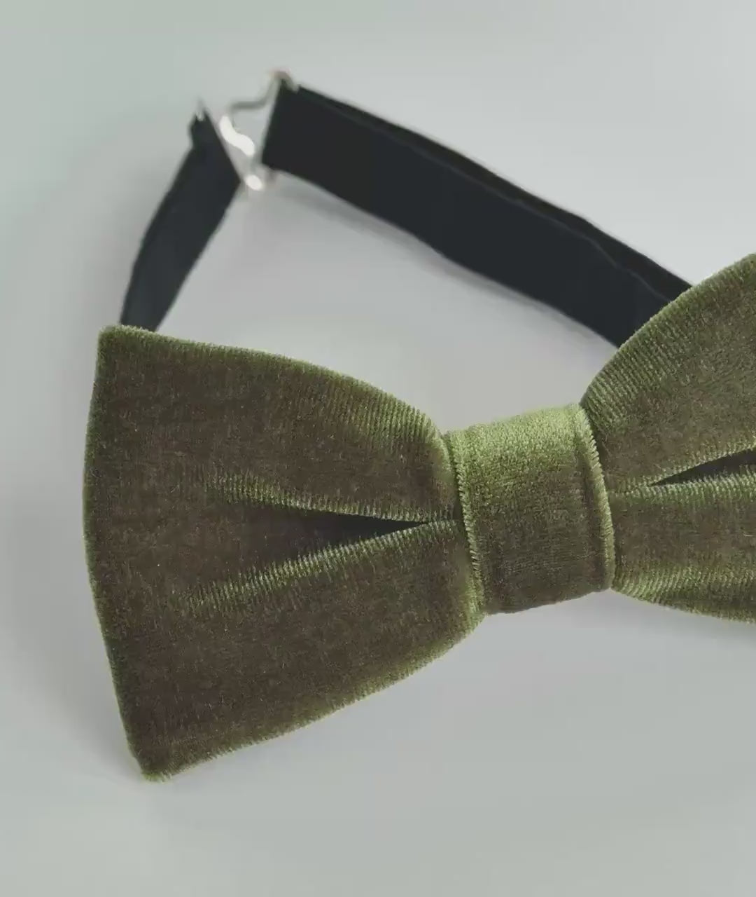 Olive green velvet bow tie for men and boys, wedding green bow tie, groom bow tie, olive men’s bow tie, pocket square