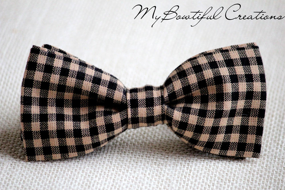 Black and beige plaid bow tie, mens plaid bow tie, boys plaid bow tie, wedding bow tie, groomsmen bow tie, checkered bow tie