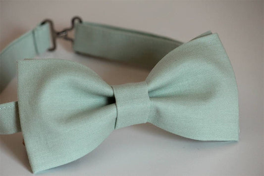 Pale Sage bow tie, neck tie, seafoam men's bow tie, wedding bow tie, groomsmen bow tie, groom bow tie, pale green bow tie, ring bearer bow t