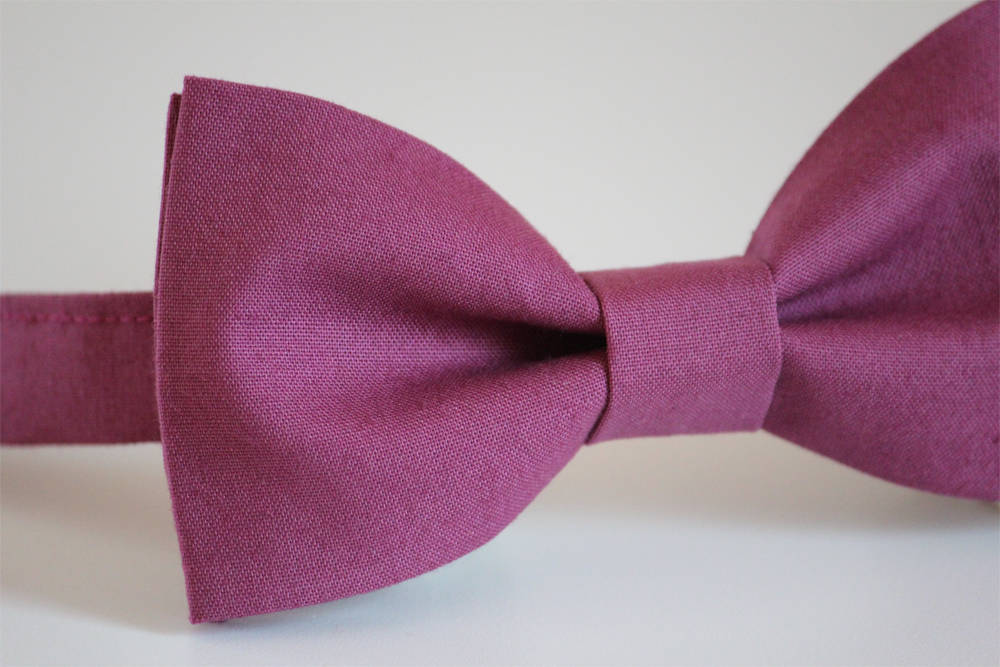 Plum bow tie, boys bow tie, plum mens bow tie, wedding bow tie, groomsmen bow tie, groom bow tie, ring bearer bow tie, fall bow tie, purple