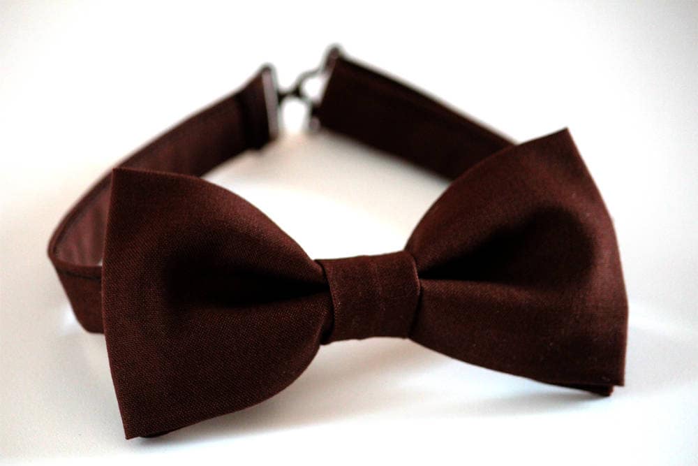 Brown bow tie, men's bow tie dark brown, wedding bow tie, groomsmen bow tie, fall bow tie, ringbearer bow tie, chocolate bow tie, boys tie