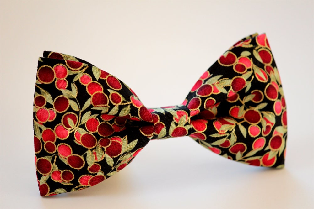 Christmas bow tie, boys bow tie, men's bow tie, holly berries bowtie, Chritmas gift, berries bow tie, red and black bow tie,Christmas ofitut