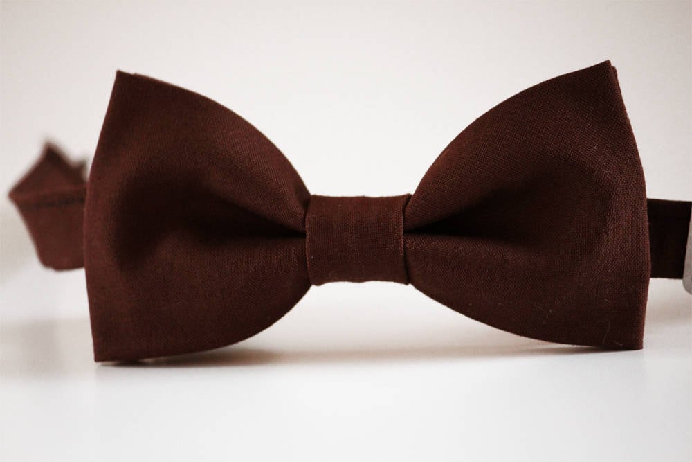 Brown bow tie, men's bow tie dark brown, wedding bow tie, groomsmen bow tie, fall bow tie, ringbearer bow tie, chocolate bow tie, boys tie