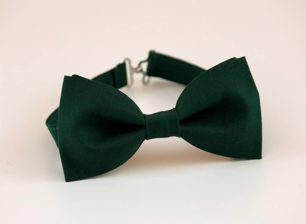 Hunter green bow tie, mens bow tie, wedding bow tie, groom bow tie, groomsmen bow tie, ringboy bow tie, ring bearer bow tie, green bow tie