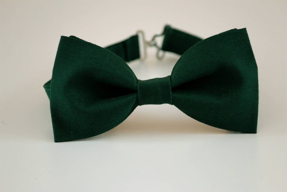 Hunter green bow tie, mens bow tie, wedding bow tie, groom bow tie, groomsmen bow tie, ringboy bow tie, ring bearer bow tie, green bow tie