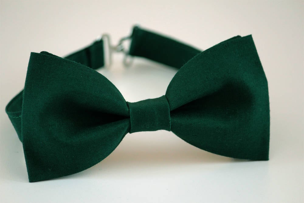 Hunter green bow tie, mens bow tie, wedding bow tie, groom bow tie, groomsmen bow tie, ringboy bow tie, ring bearer bow tie, green bow tie