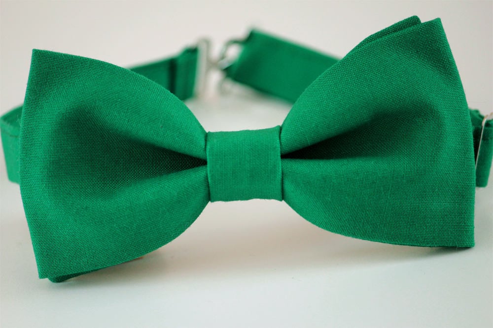 Green bow tie, men's malachite green bow tie, wedding bow tie, ringboy bow tie, ring bearer bow tie, groom bow tie, groomsmen bow tie