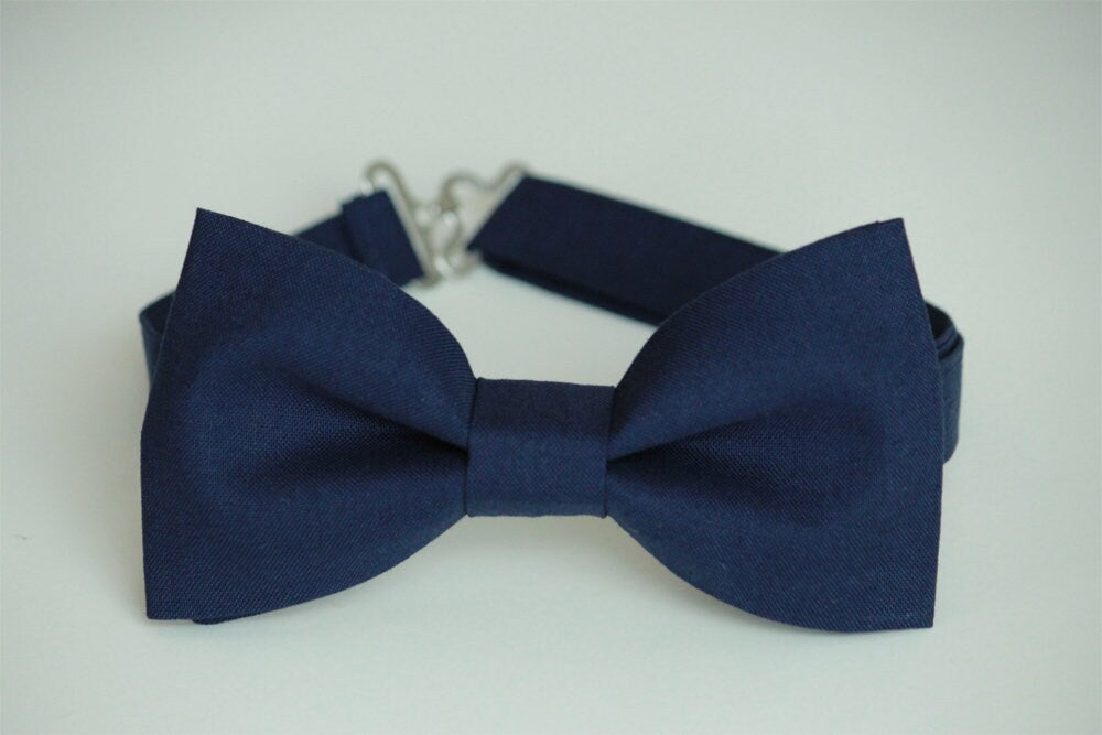 Navy bow tie, navy blue bow ties for men, blue boys bow tie, wedding bow tie, groom bowtie, groomsmen bow tie, ring bearer bow tie, ringboy