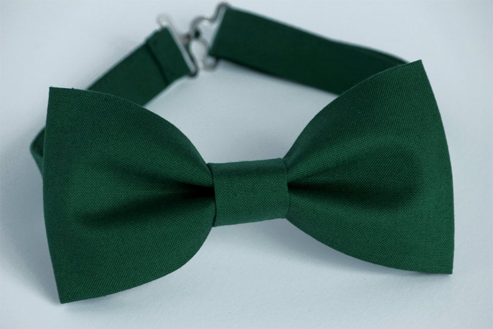 Hunter green bow tie, mens bow tie, wedding bow tie, groom bow tie, groomsmen bow tie, ringboy bow tie, ring bearer bow tie, green bow tie