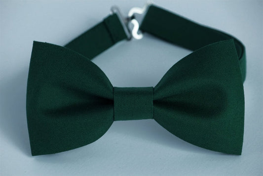 Hunter green bow tie, mens bow tie, wedding bow tie, groom bow tie, groomsmen bow tie, ringboy bow tie, ring bearer bow tie, green bow tie