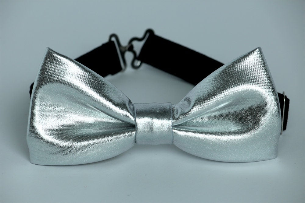 Silver mens bow tie, metallic wedding bowtie, groomsmen bow tie, ringboy, ringbearer bow tie, shiny boys bow tie, Christmas bow tie, kids