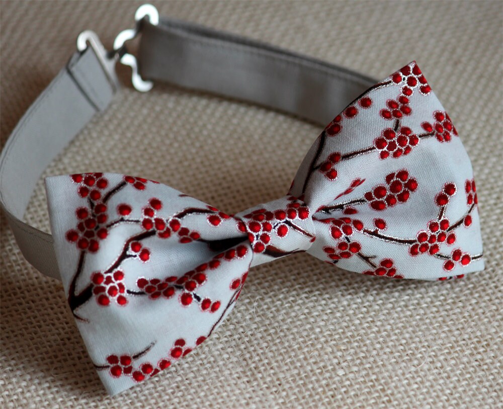 Christmas bow tie, grey with red berries, bow tie for men, boys bowtie, Christmas gift, gift for him, pocket square, grey bow tie, pre-tied