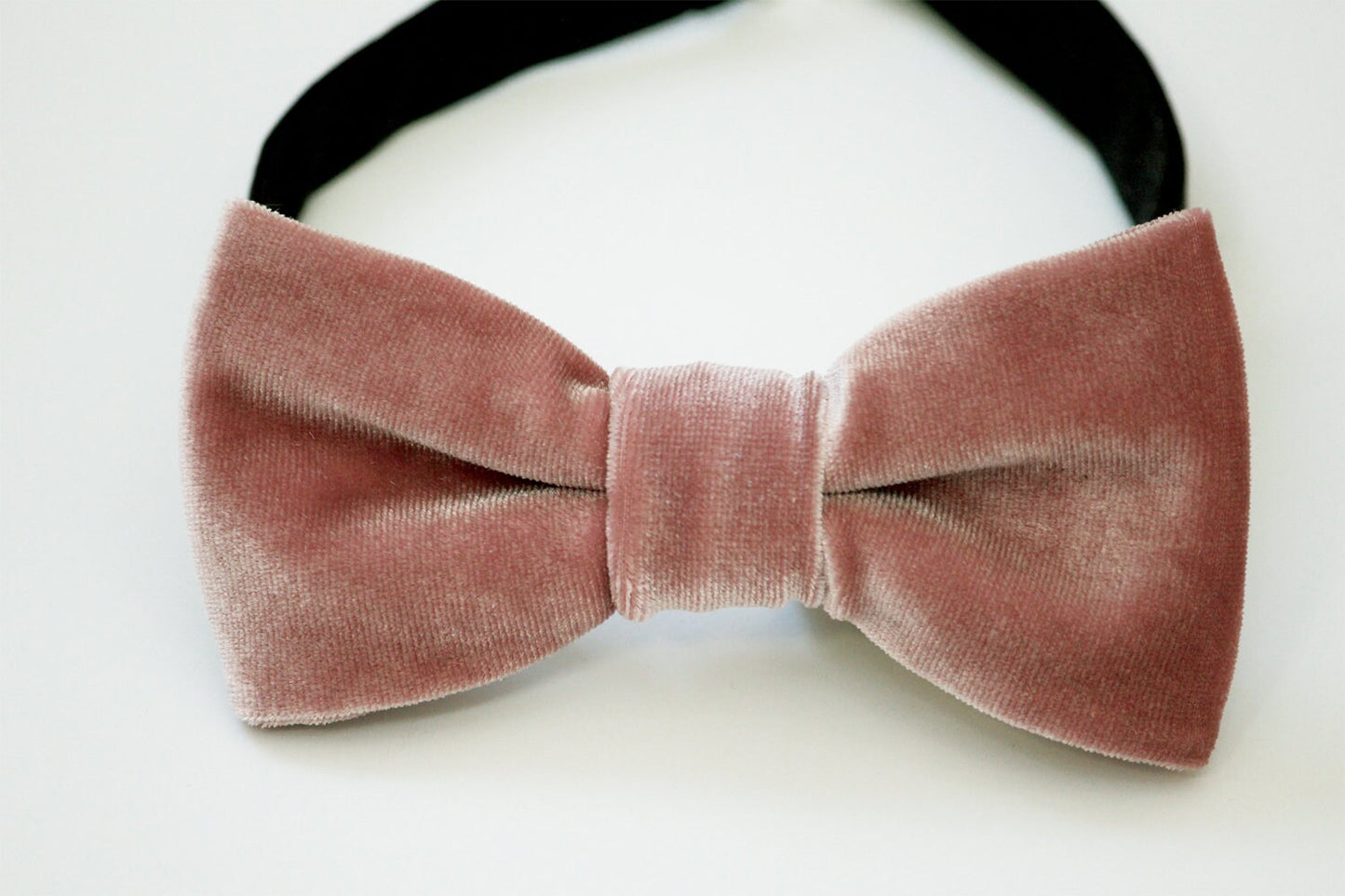 Dusty pink bow tie, dusty rose velvet bowtie, wedding bow tie, light mauve bow tie, grooms ringboy bow tie, groomsmen bow tie, velvet bowtie