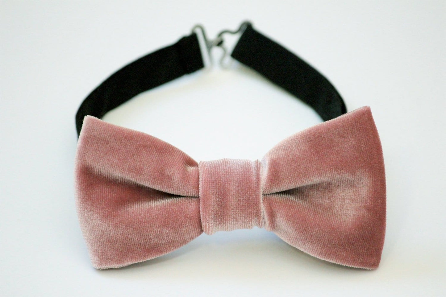 Dusty pink bow tie, dusty rose velvet bowtie, wedding bow tie, light mauve bow tie, grooms ringboy bow tie, groomsmen bow tie, velvet bowtie