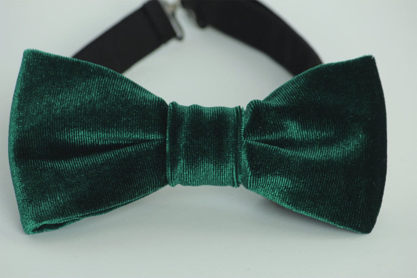 Green velvet bow tie (READY TO SHIP), emerald mens bow tie, wedding bow tie, Christmas bow tie, boys bow tie, emerald green velvet bow tie