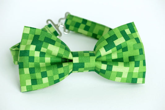 Minecraft green bit bow tie, green bow tie, gamer bow tie, gifts for him, boys bow tie, mens bow tie, minecraft pixel bowtie, fun bowties