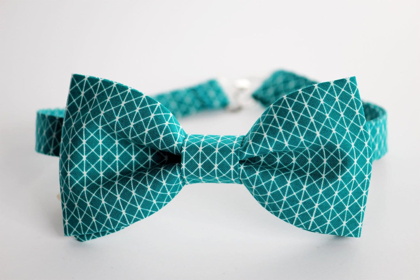 Teal bow tie, mens bow tie, teal white bow tie, tringles bow tie, boys, kids, baby bow tie, teal blue bow tie, pre-tied, clip-on