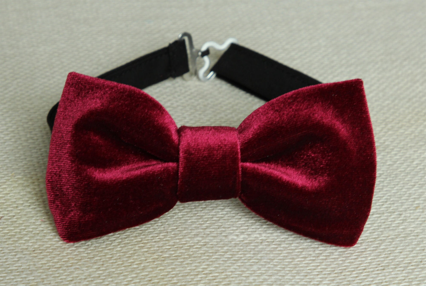 Burgundy velvet bow tie, mens bordeaux velvet bowtie, wine velvet grooms bow tie, wedding bow tie, boys bowtie, groomsmen, ringboy bow tie