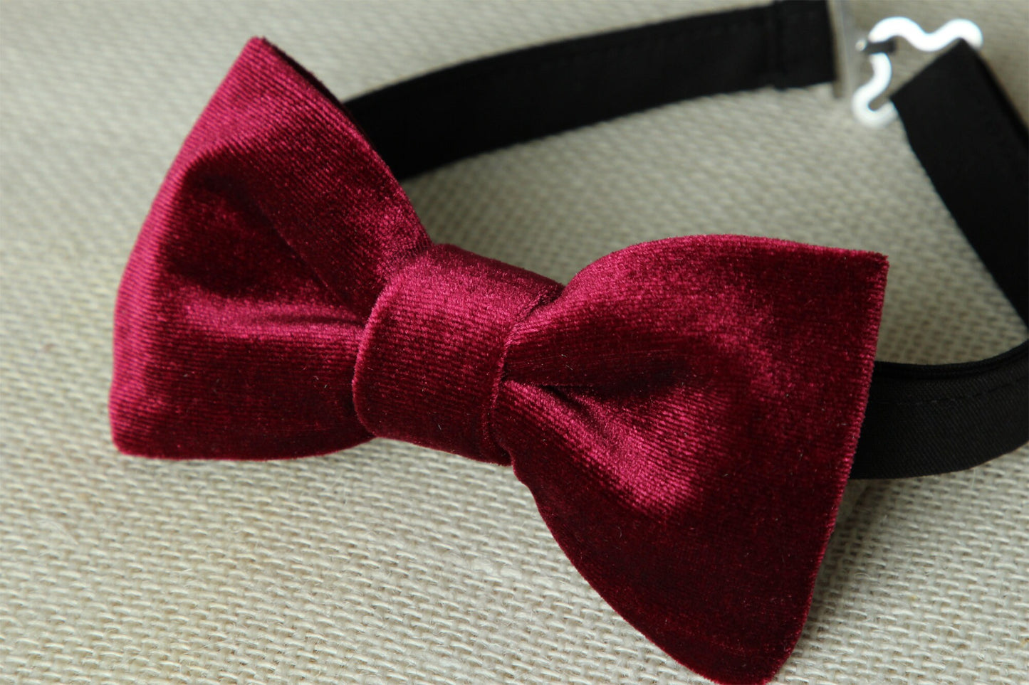 Burgundy velvet bow tie, mens bordeaux velvet bowtie, wine velvet grooms bow tie, wedding bow tie, boys bowtie, groomsmen, ringboy bow tie