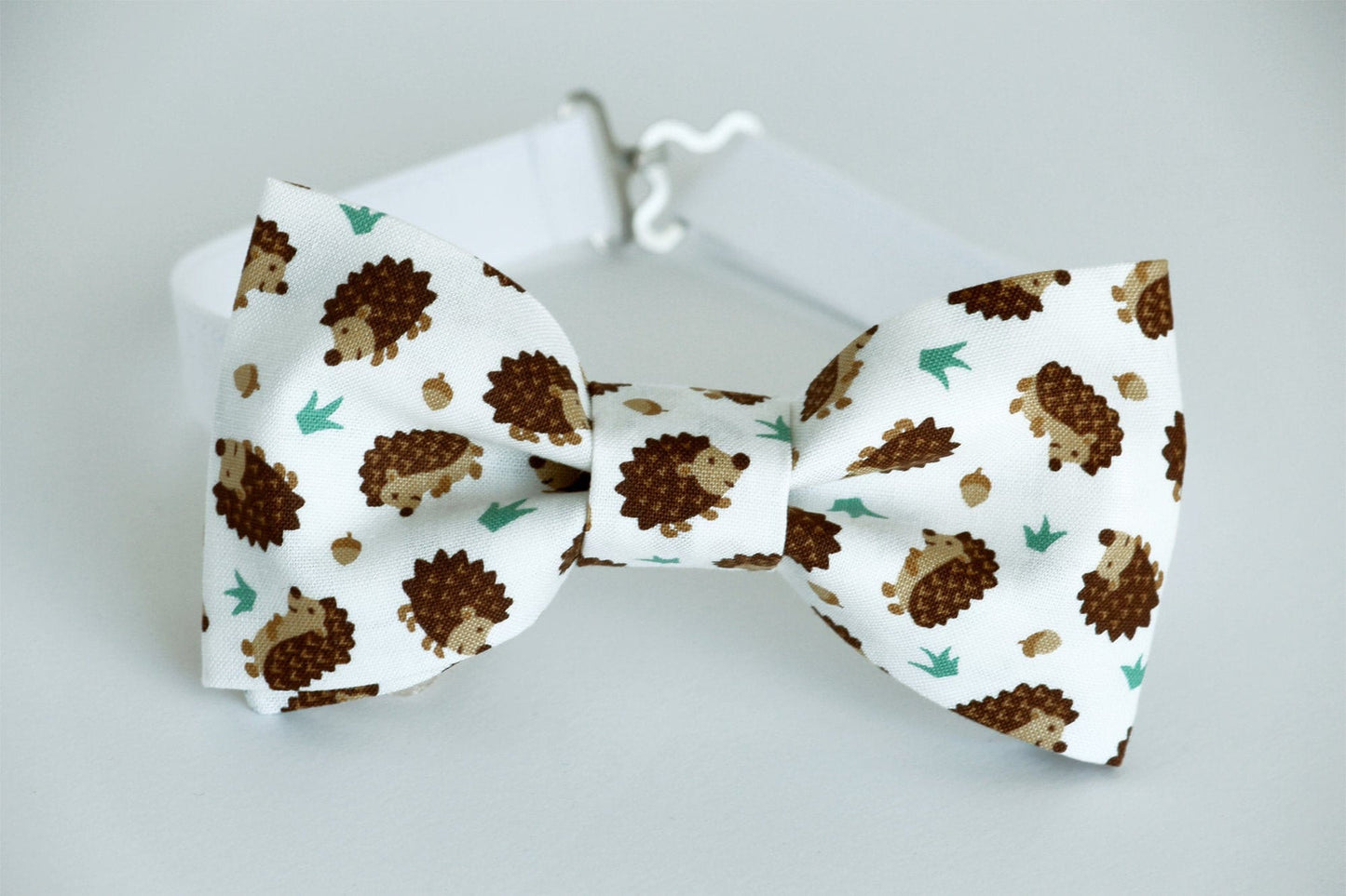 Hedgehog bow tie, boys bow tie, kids bow tie, novelty bowtie, white and brown bow tie, hedgehogs toddler bow tie, fall outfit bow tie, acorn